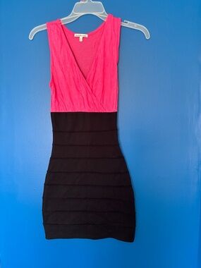 Charlotte Russe Hot Pink and Black Sleeveless V-Neck Bodycon Mini Dress size Xs